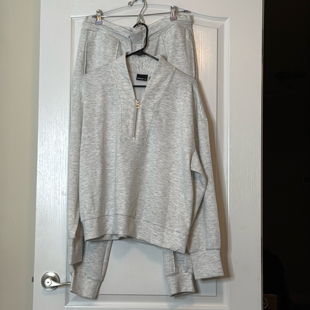 Bailey 44 Ultra Soft Pullover and Joggers Sweats Set Light Gray Size XL